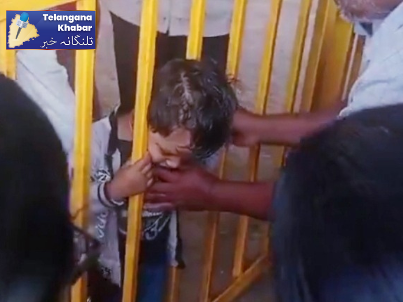 تلنگانہ:لڑکے کا سر سڑک پر لگائے گئے بیریکیڈ میں پھنس گیا