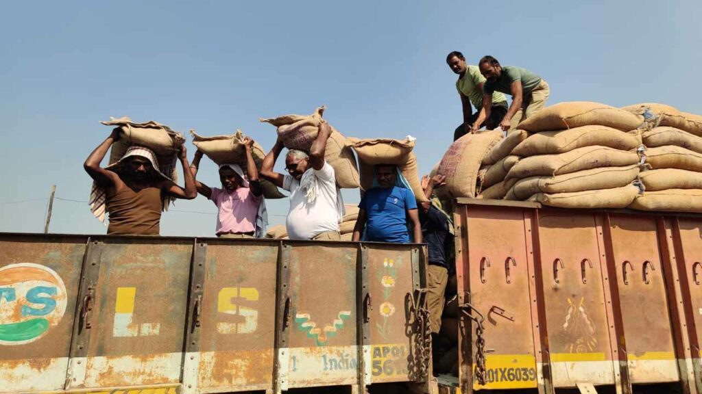 Porter workers of Begum Bazaar and Osmanganj have started a strike demanding a 20% increase in wages.