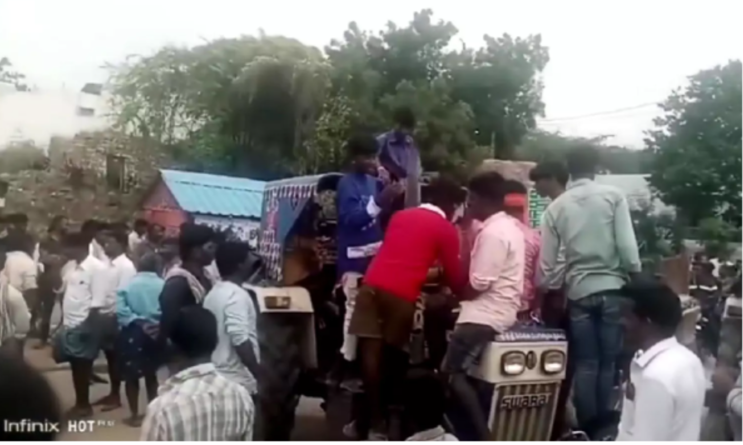 ضلع اننت پور میں پینے کے پانی کیلئے عوام کا سڑک پر احتجاج